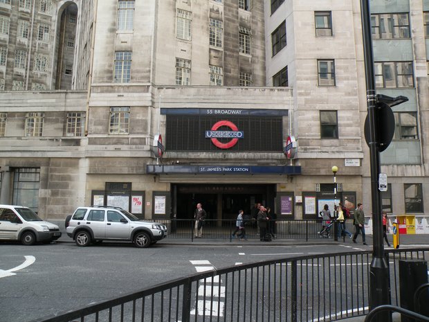  Underground, Saint James's park Station